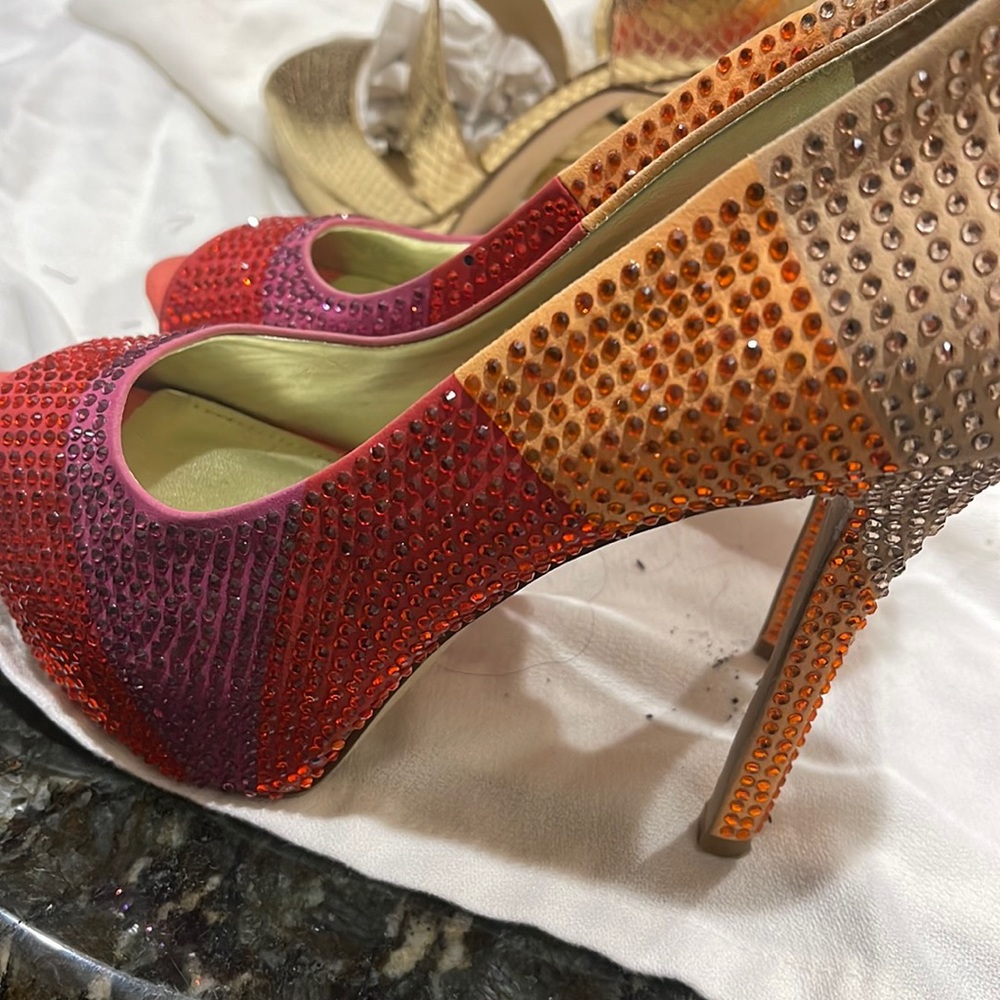 Beautiful pump only worn couple of times.